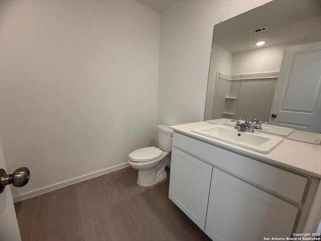 Building Photo - 204 Ottawa Wy