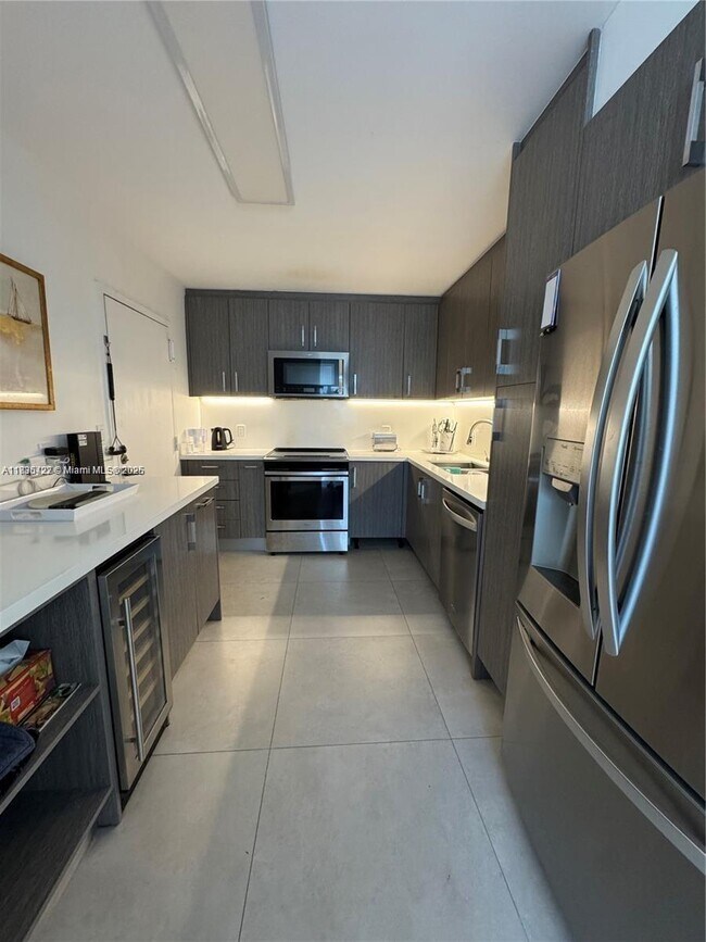 Building Photo - 5750 Collins Ave