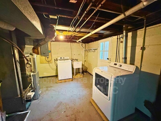 Building Photo - 2703 White Ave