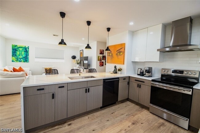 Building Photo - 811 94th Ave N