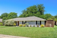 Building Photo - 3945 Clubway Ln