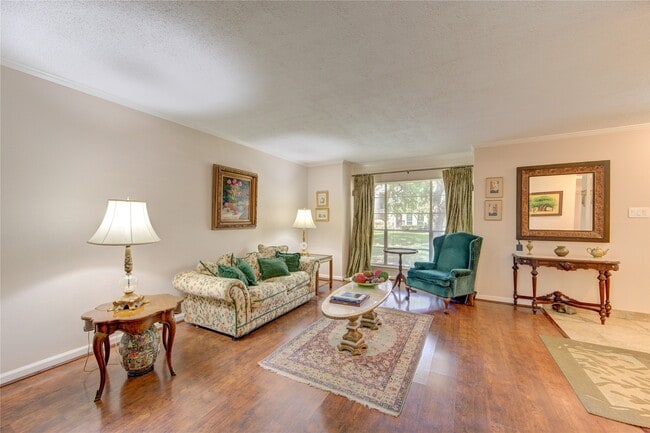 Building Photo - 824 Wax Myrtle Ln