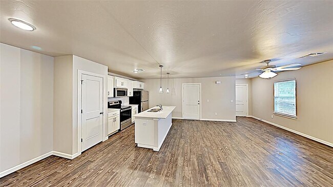 Building Photo - 5015 Avion Ct