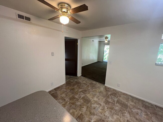 Building Photo - Spacious 2 bed/2 bath in Millcreek-**Move ...