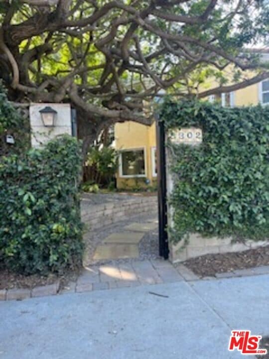 Building Photo - 8302 S Sepulveda Blvd