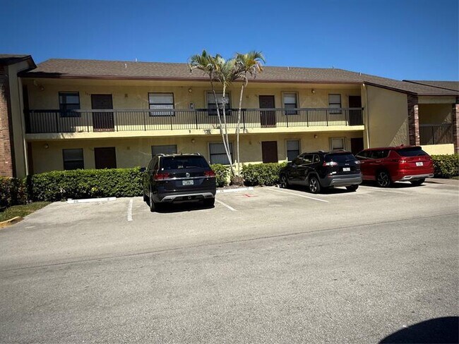 Building Photo - 10007 Winding Lake Rd