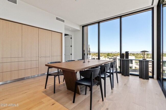 Building Photo - 5000 N Camelback Rdg Dr