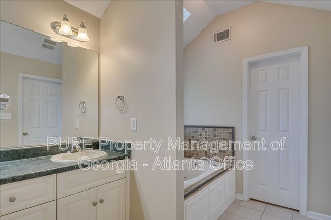 Building Photo - 4541 Country Glen Cir