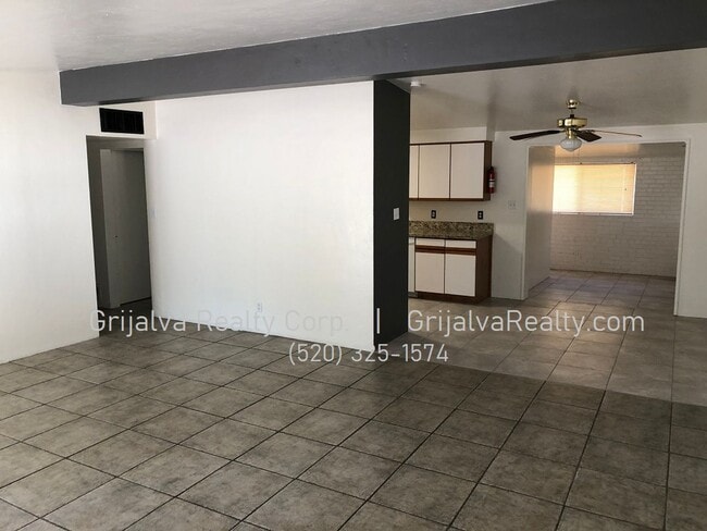 Building Photo - 1415 E Lester St