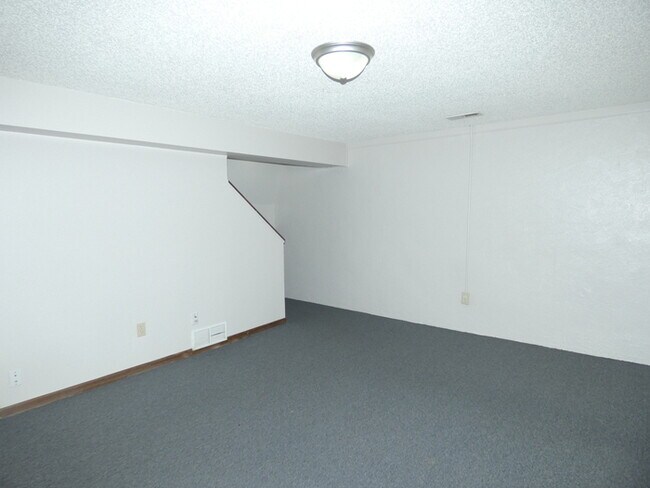Building Photo - Beautiful Duplex in Gladstone, MO!