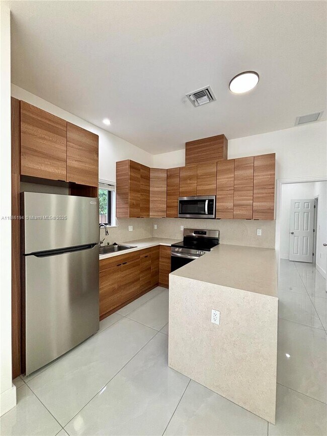 Building Photo - 5737 Cleveland St