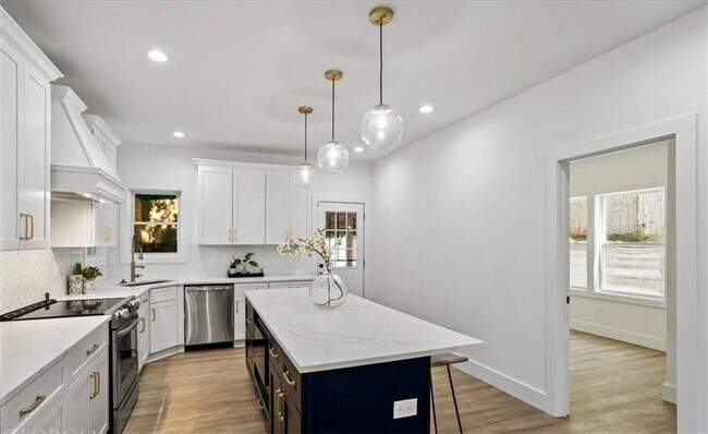 Building Photo - 987 Fair St SW