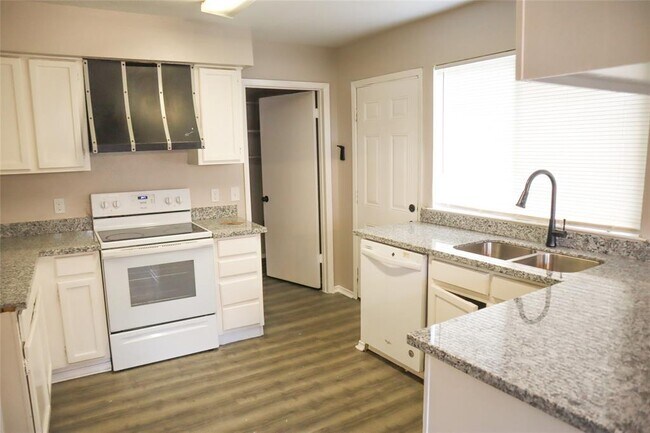 Building Photo - 22915 Summer Pine Ln