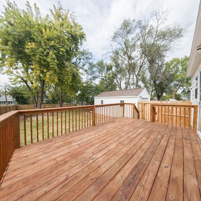 Building Photo - Updated 2-Bedroom, 1-Bath with Large Backyard