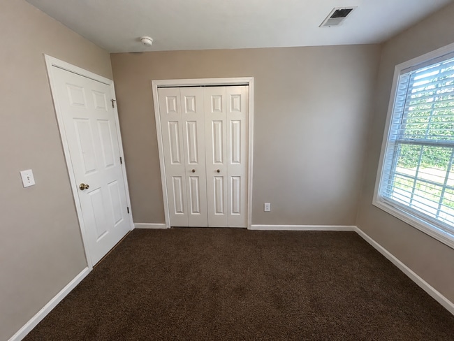 Building Photo - 318 Castle Ridge Dr