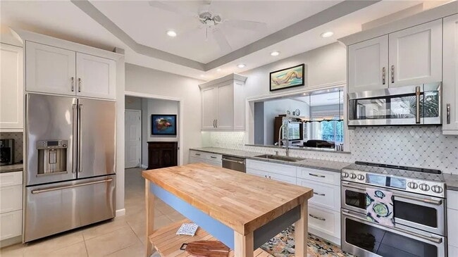 Building Photo - Luxury Furnished Longboat Key Retreat with Private Beach Club Access & Golf Course Views Remodele...