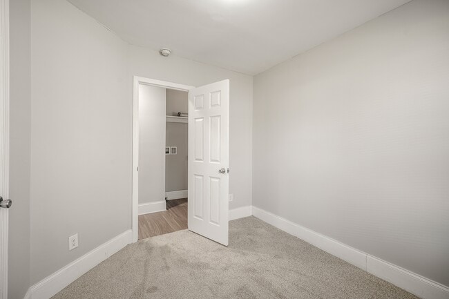 Building Photo - 373 Spring St