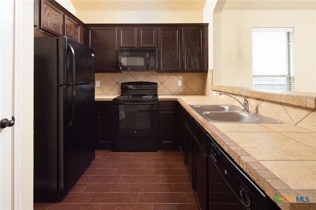 Building Photo - 514 Creekside Cir