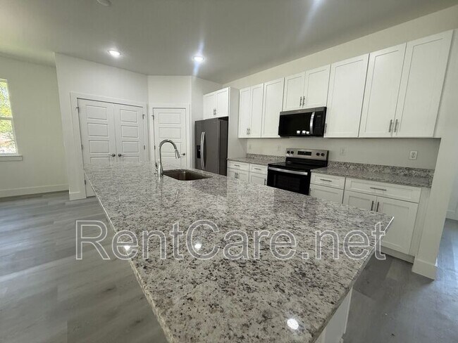 Building Photo - 10034 N Darwin Way