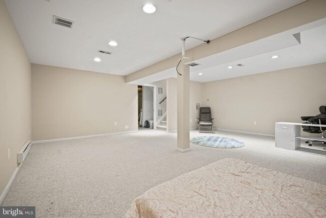 Building Photo - 204 Camelot Ct