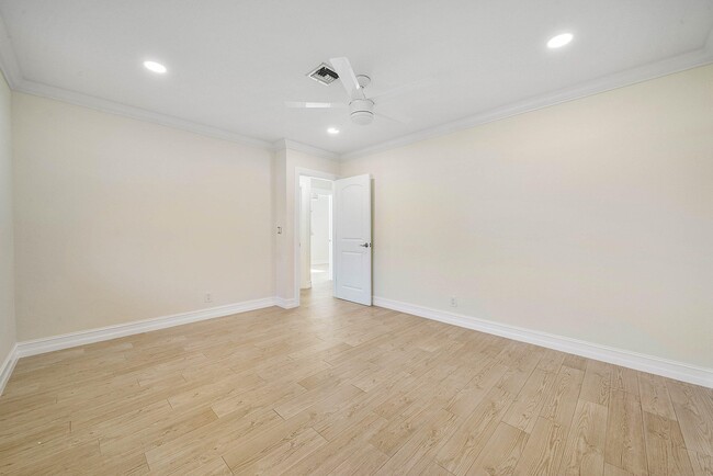 Building Photo - 1061 NW 3rd St