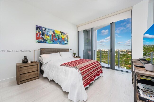 Building Photo - 2831 S Bayshore Dr