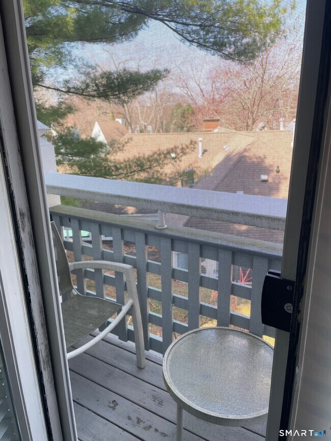 Building Photo - 221 Old Pond Ln