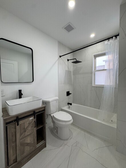 Building Photo - 96 Broughton Ave