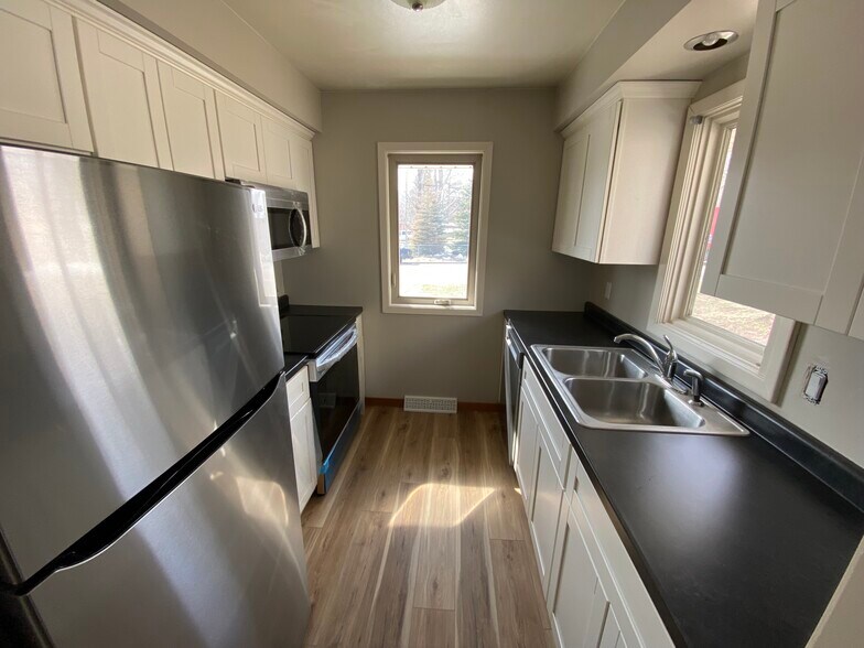 Building Photo - 3507 Aquila Ave S