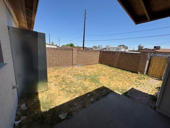 Building Photo - Holiday Gardens Townhome