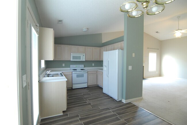 Building Photo - 800 Remount Ct