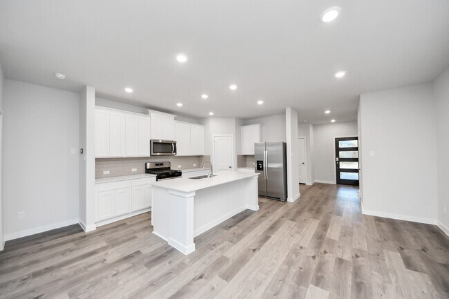 Building Photo - 32939 Silver Mdw Wy