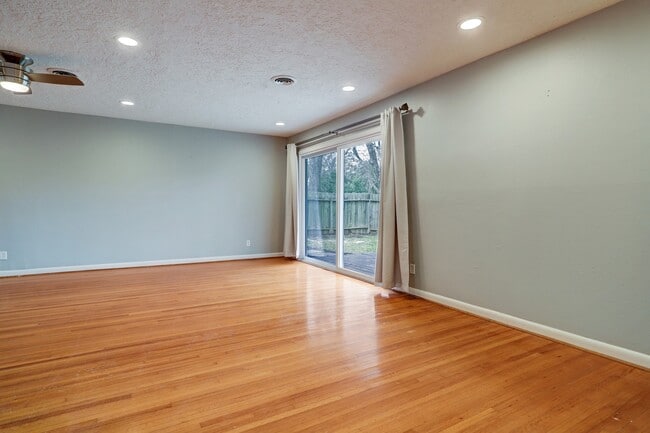 Building Photo - 8610 Bevlyn Dr