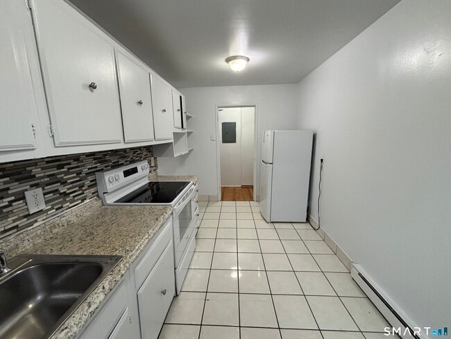 Building Photo - 17 Ferris Ave