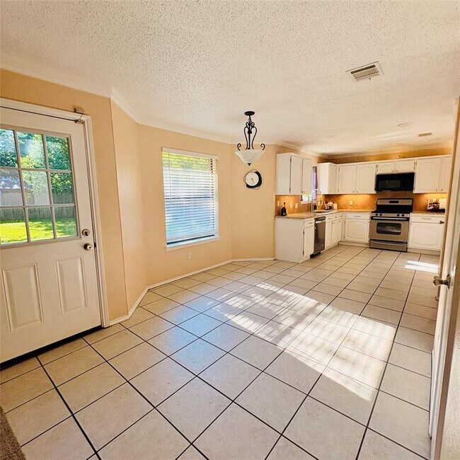 Building Photo - 17506 Klamath Falls Dr