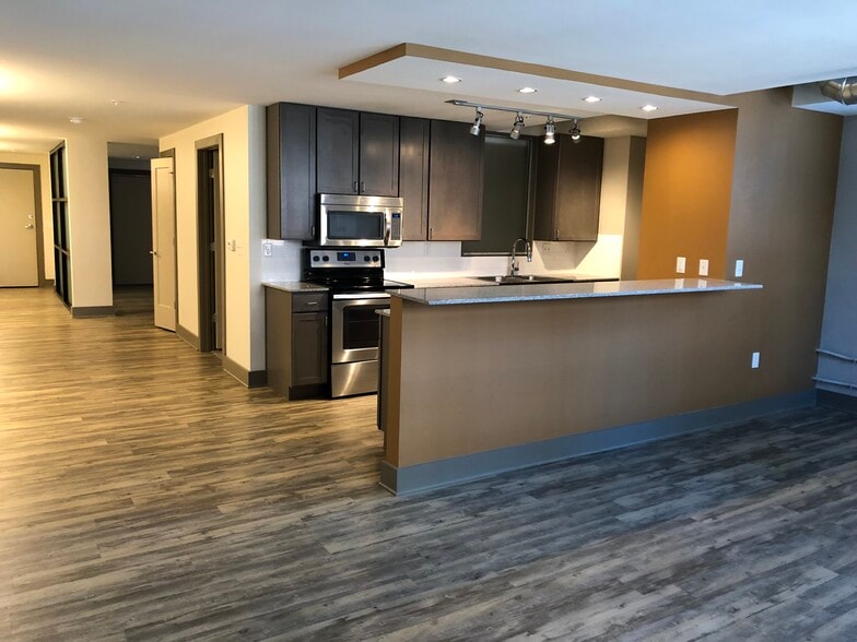 Building Photo - 3535 Broadway Blvd