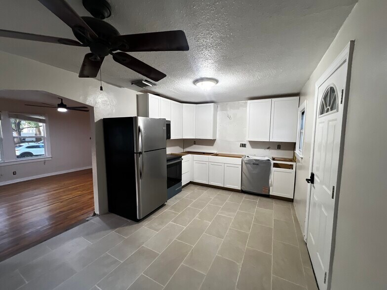 Building Photo - 3730 3rd Ave N