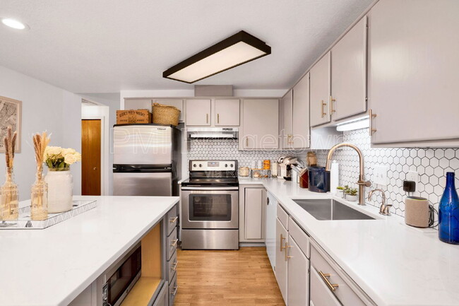 Building Photo - 11735 SW Butte Ln