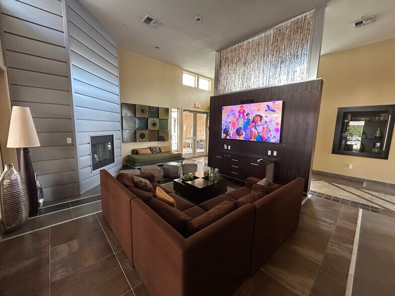 Building Photo - 6605 N 93rd Ave