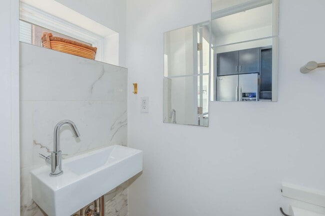 Building Photo - 1202 Jackson St NE