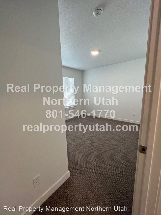 Building Photo - 3 br, 2.5 bath House - 3084 N. 1600 E.