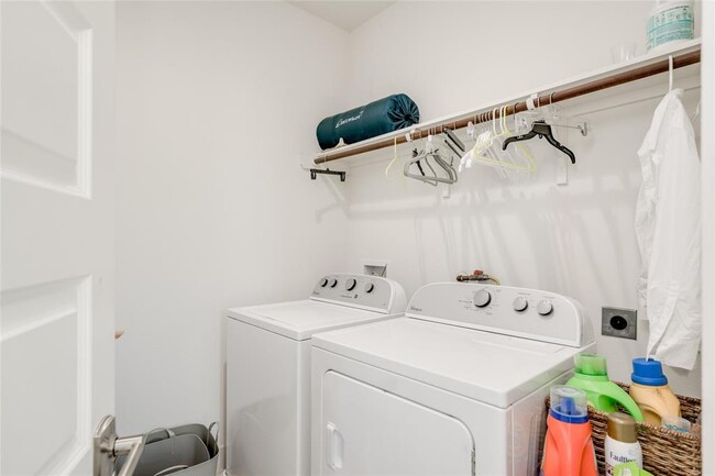 Building Photo - 2921 Prado St