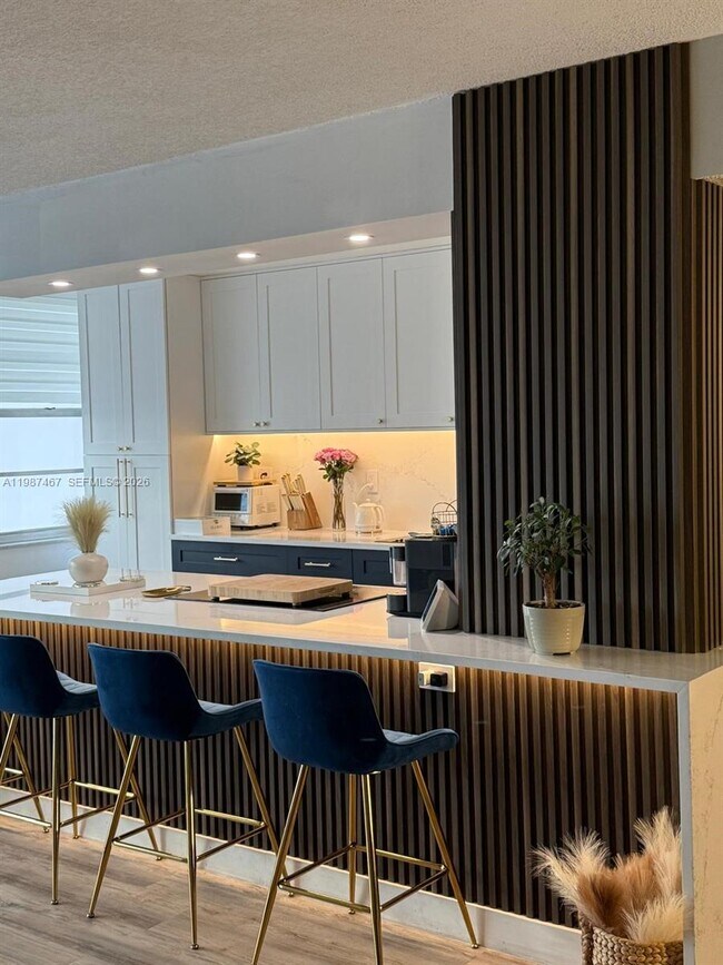 Building Photo - 18061 Biscayne Blvd