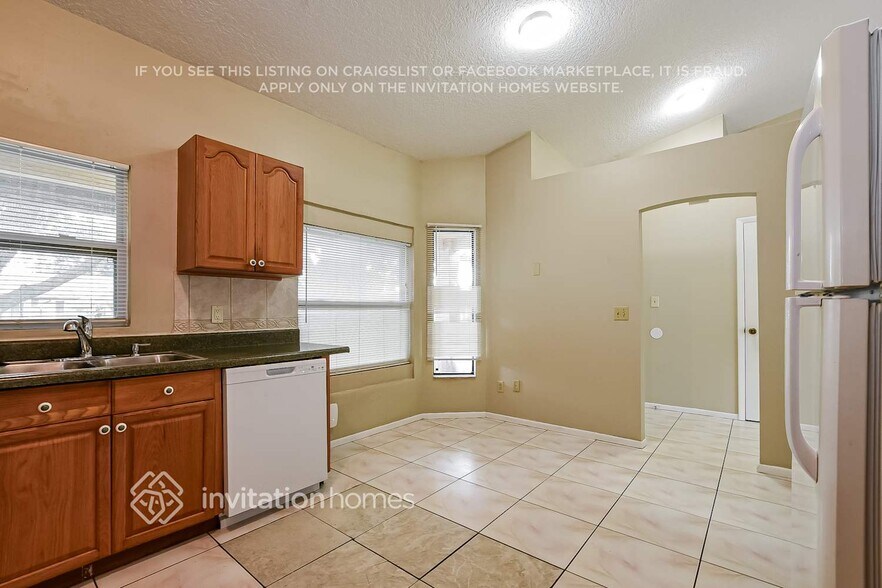 Building Photo - 2821 Saffron Dr