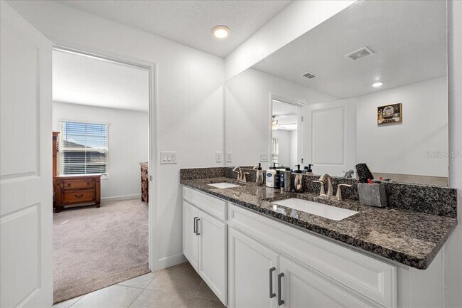 Building Photo - 8166 Crescent Oaks Dr