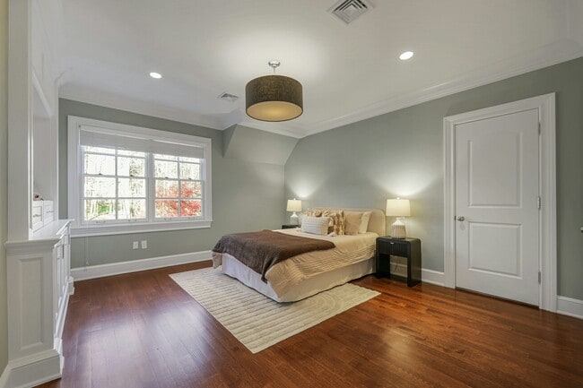 Building Photo - 373 Hardenburgh Ave
