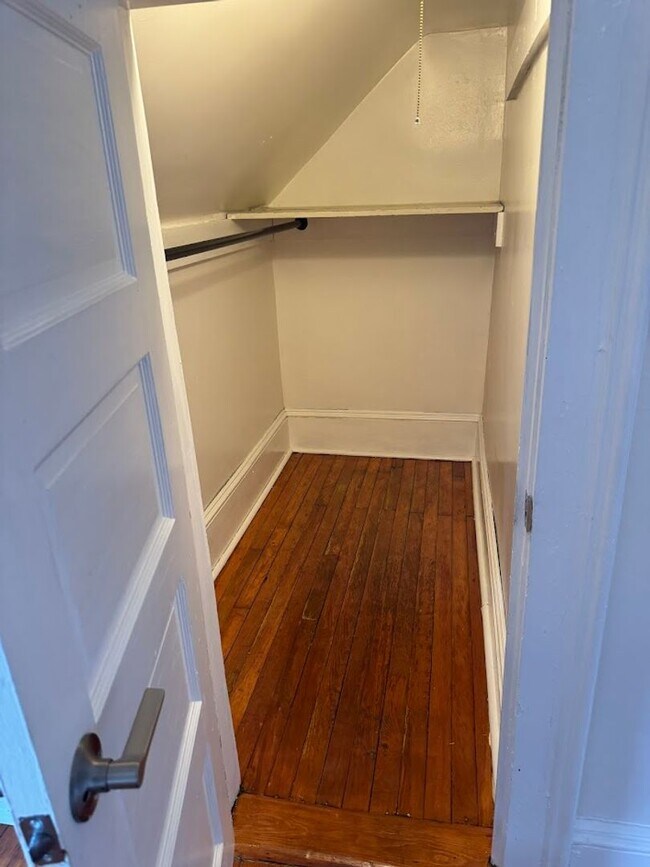 Building Photo - 5603 Fair Oaks St