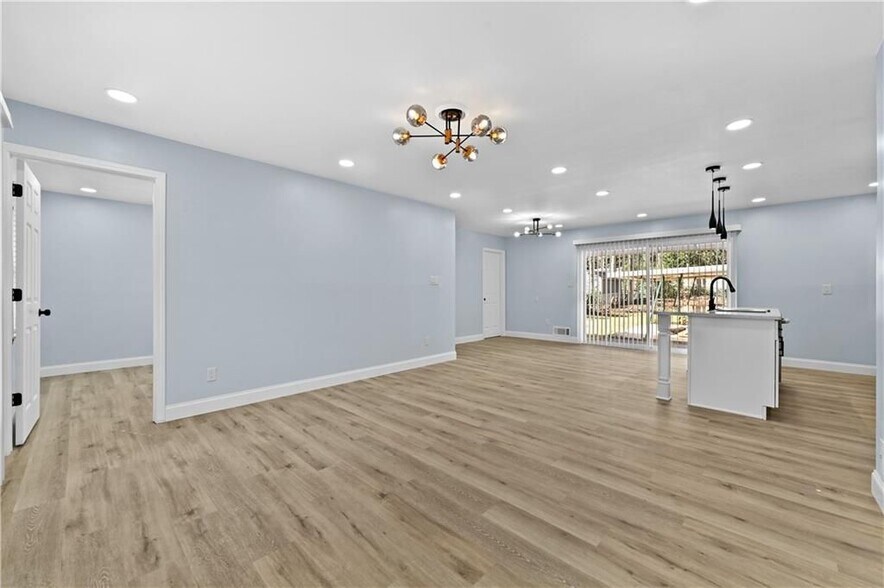 Building Photo - 1728 Wayland Cir NE