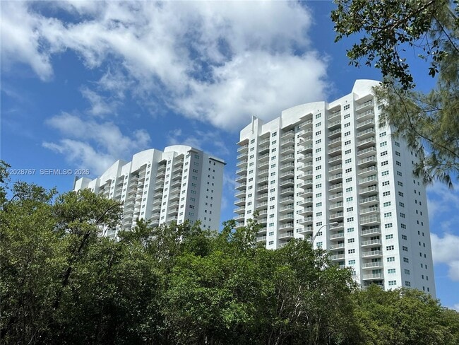 Building Photo - 14951 Royal Oaks Ln