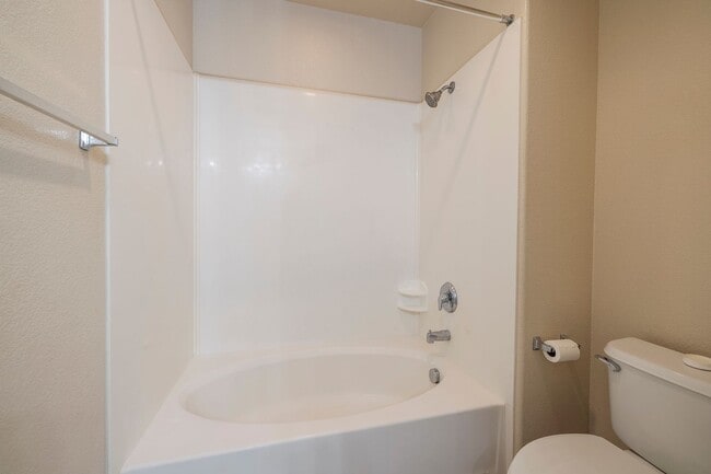 Building Photo - Guard Gated 3rd Floor Unit off Las Vegas Blvd